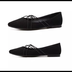 black leather pointed-toe shoes